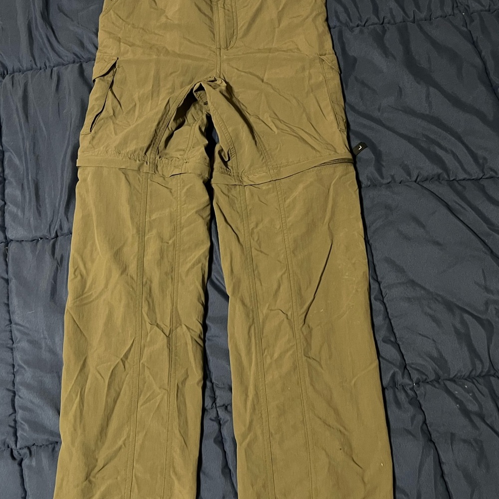 Magellan Outdoors Olive zip off pants/shorts scouts 14/16